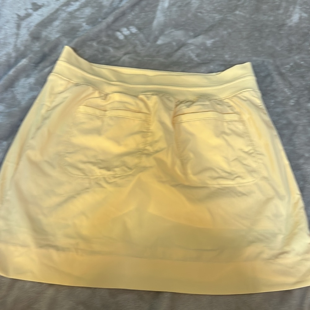 Athleta Brooklyn skort in yellow - Picture 3 of 5